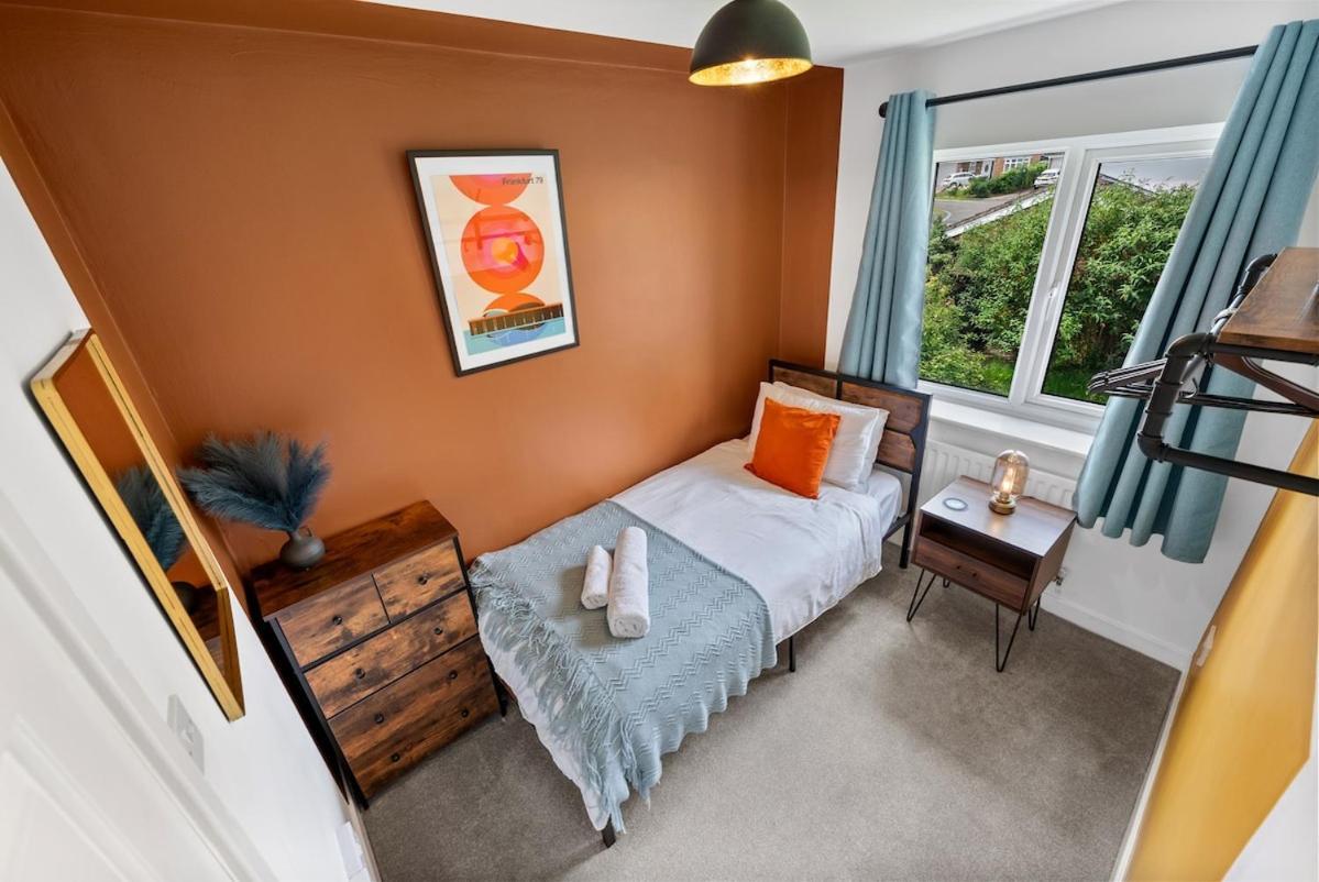 Contractors, Sleeps 8, 5 Bed, Driveway, Wi-fi