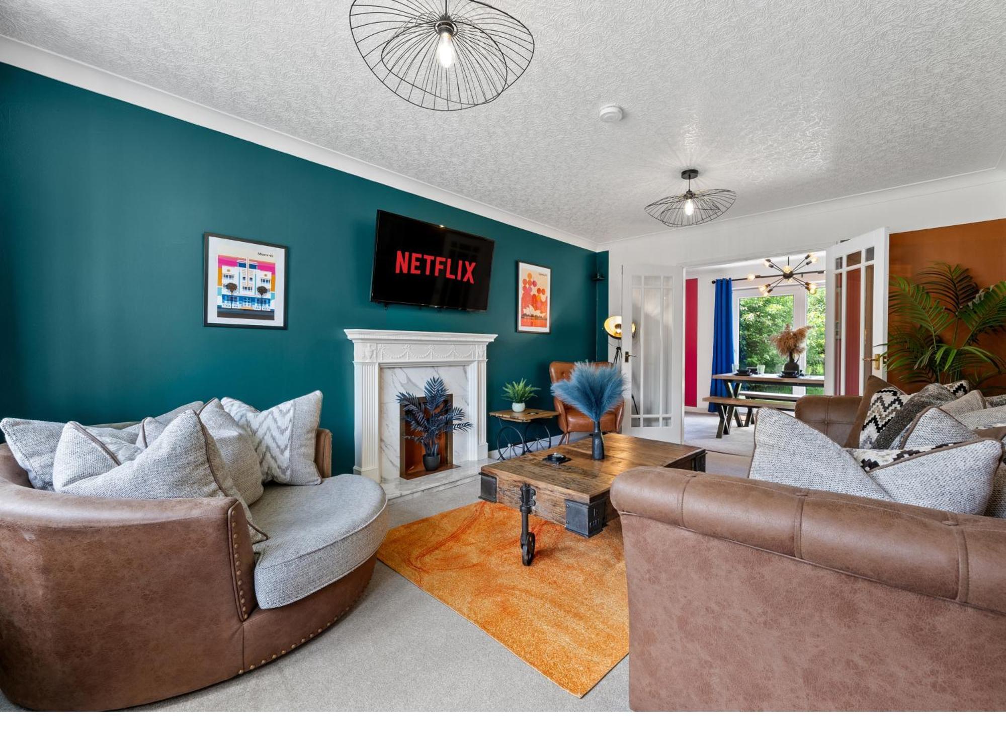 Contractors, Sleeps 8, 5 Bed, Driveway, Wi-fi Birmingham