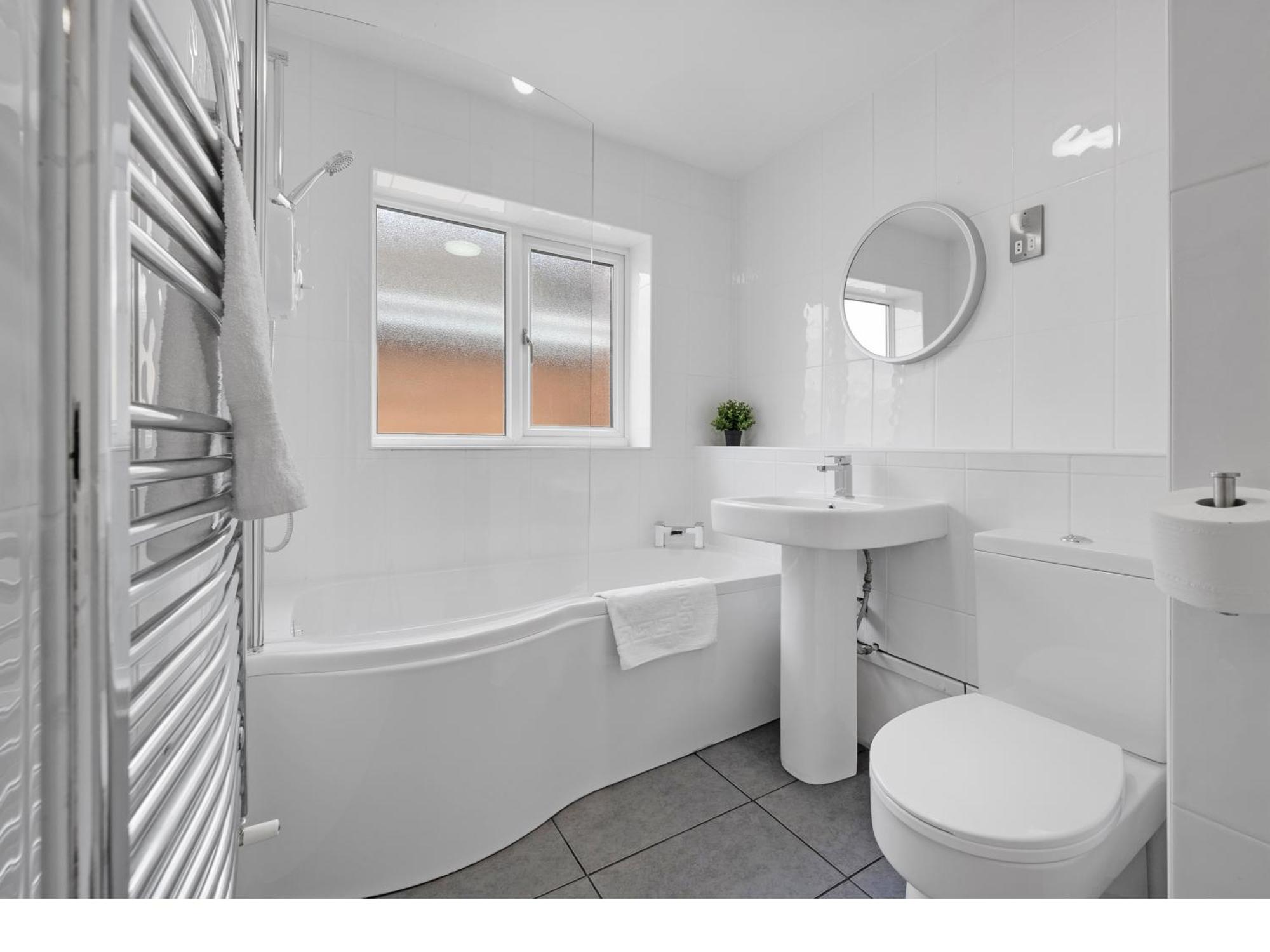 Holiday home Contractors, Sleeps 8, 5 Bed, Driveway, Wi-fi