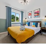 Contractors, Sleeps 8, 5 Bed, Driveway, Wi-Fi