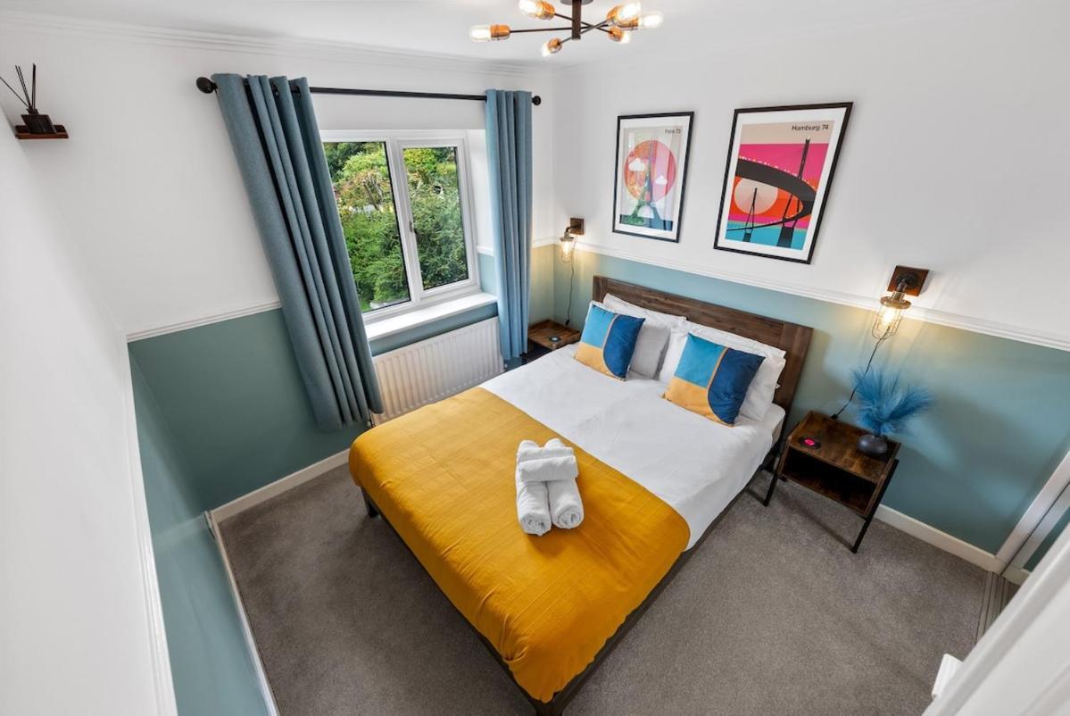 Contractors, Sleeps 8, 5 Bed, Driveway, Wi-fi * Birmingham