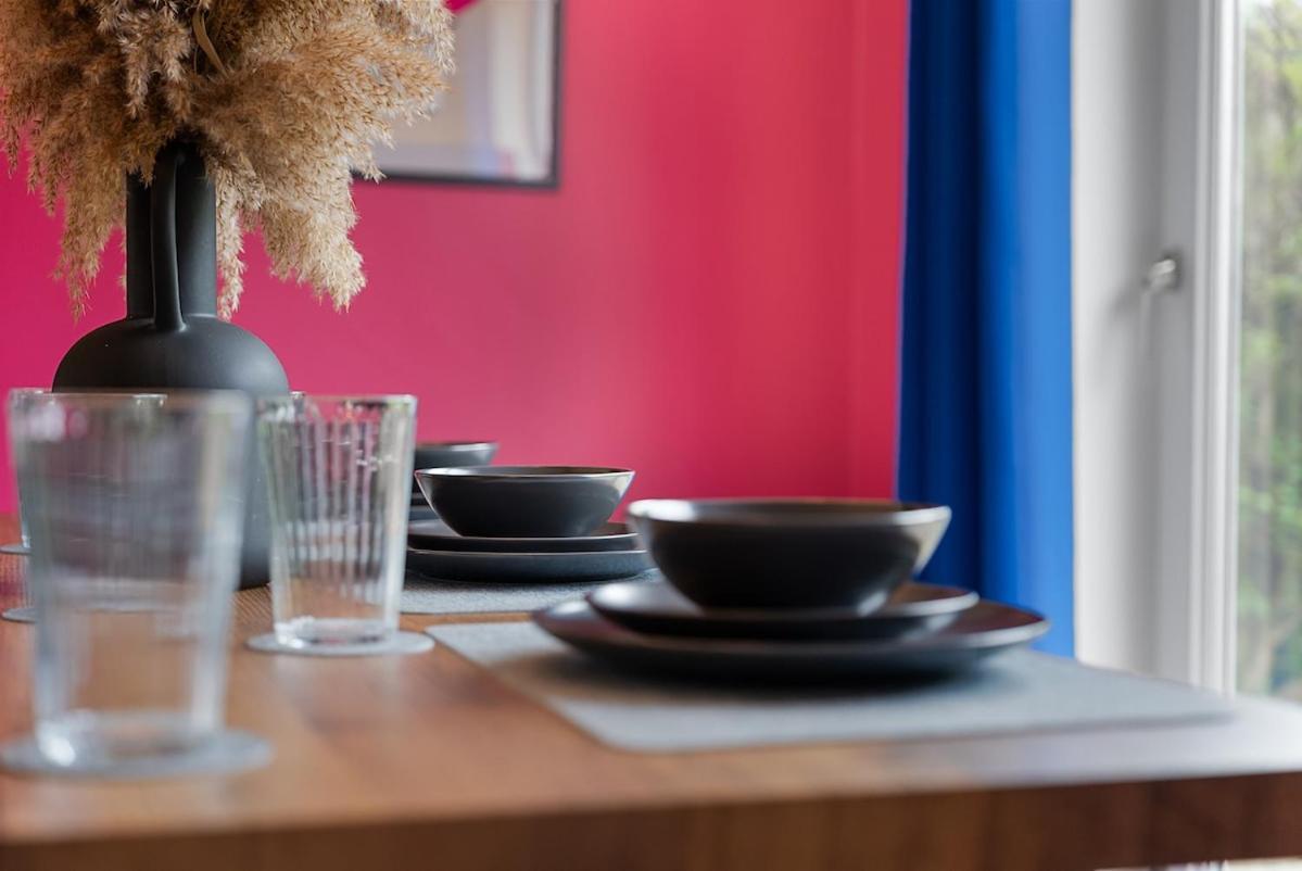 Contractors, Sleeps 8, 5 Bed, Driveway, Wi-fi Birmingham