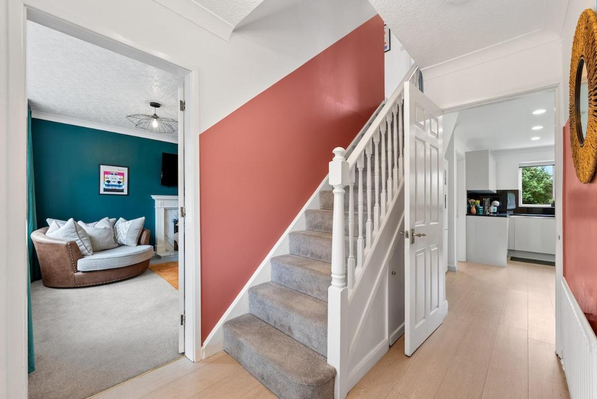 Contractors, Sleeps 8, 5 Bed, Driveway, Wi-fi * Birmingham