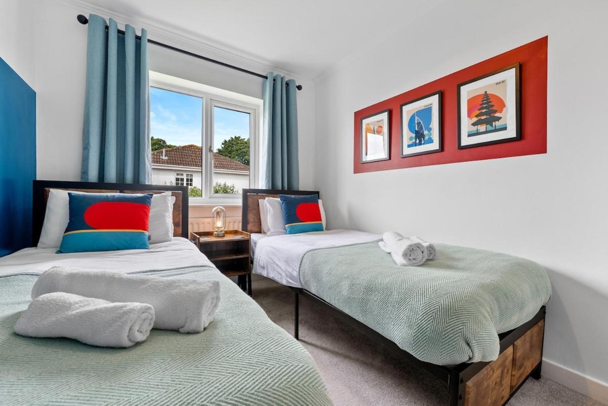 Contractors, Sleeps 8, 5 Bed, Driveway, Wi-fi *