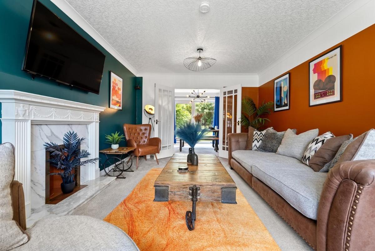 Contractors, Sleeps 8, 5 Bed, Driveway, Wi-fi Birmingham