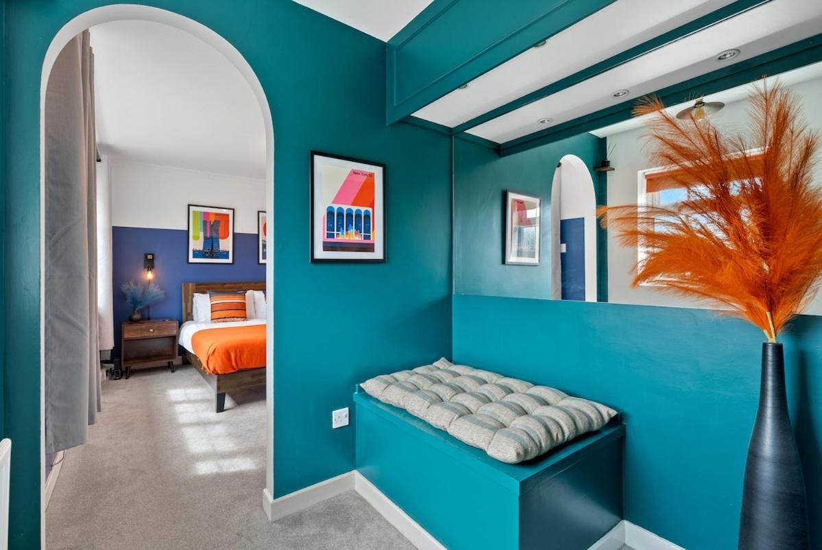 Contractors, Sleeps 8, 5 Bed, Driveway, Wi-fi Holiday home
