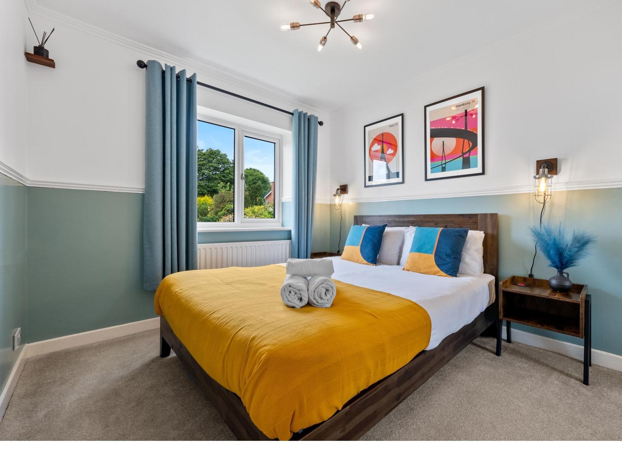 Contractors, Sleeps 8, 5 Bed, Driveway, Wi-fi