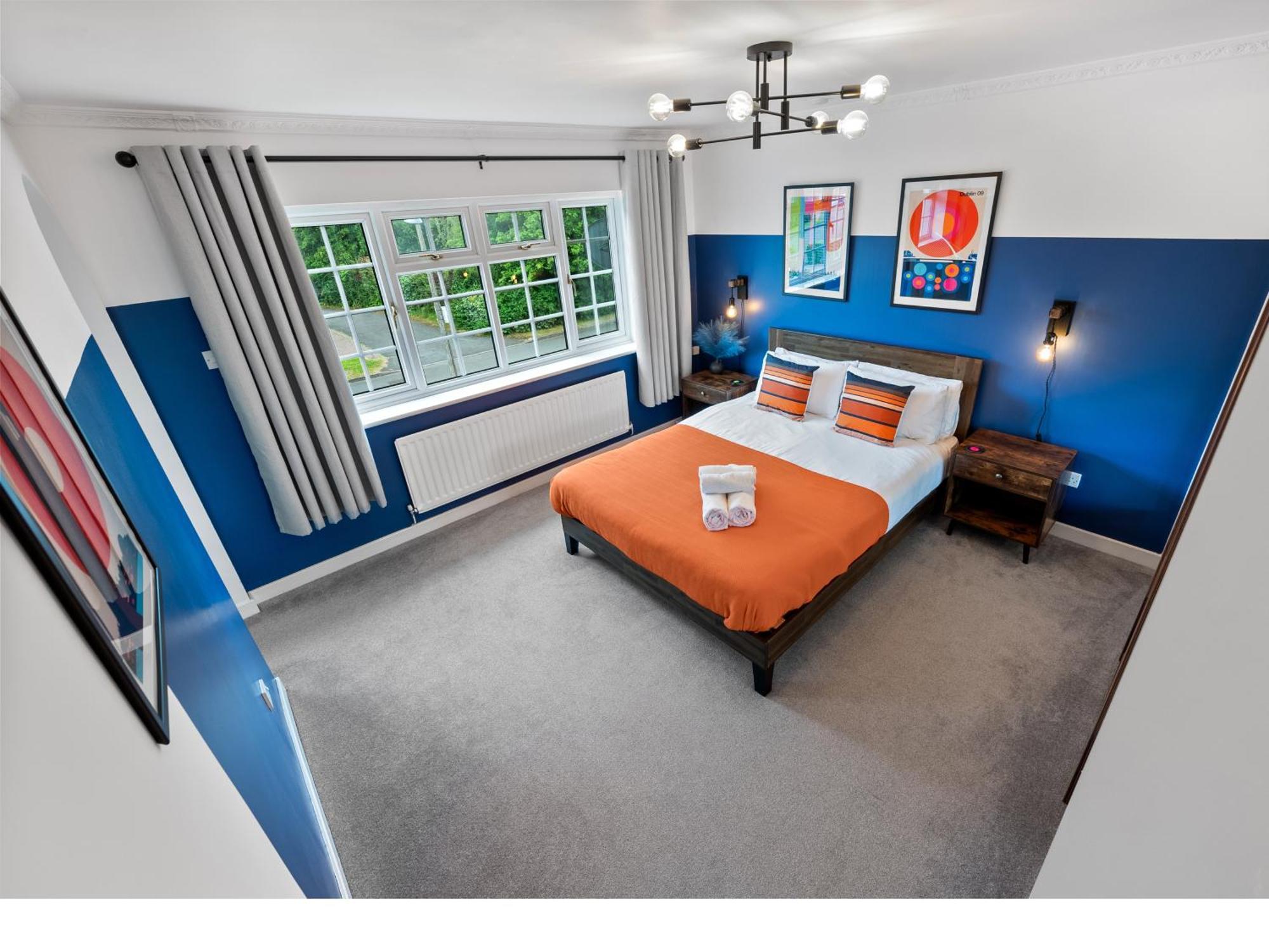 Contractors, Sleeps 8, 5 Bed, Driveway, Wi-fi Birmingham