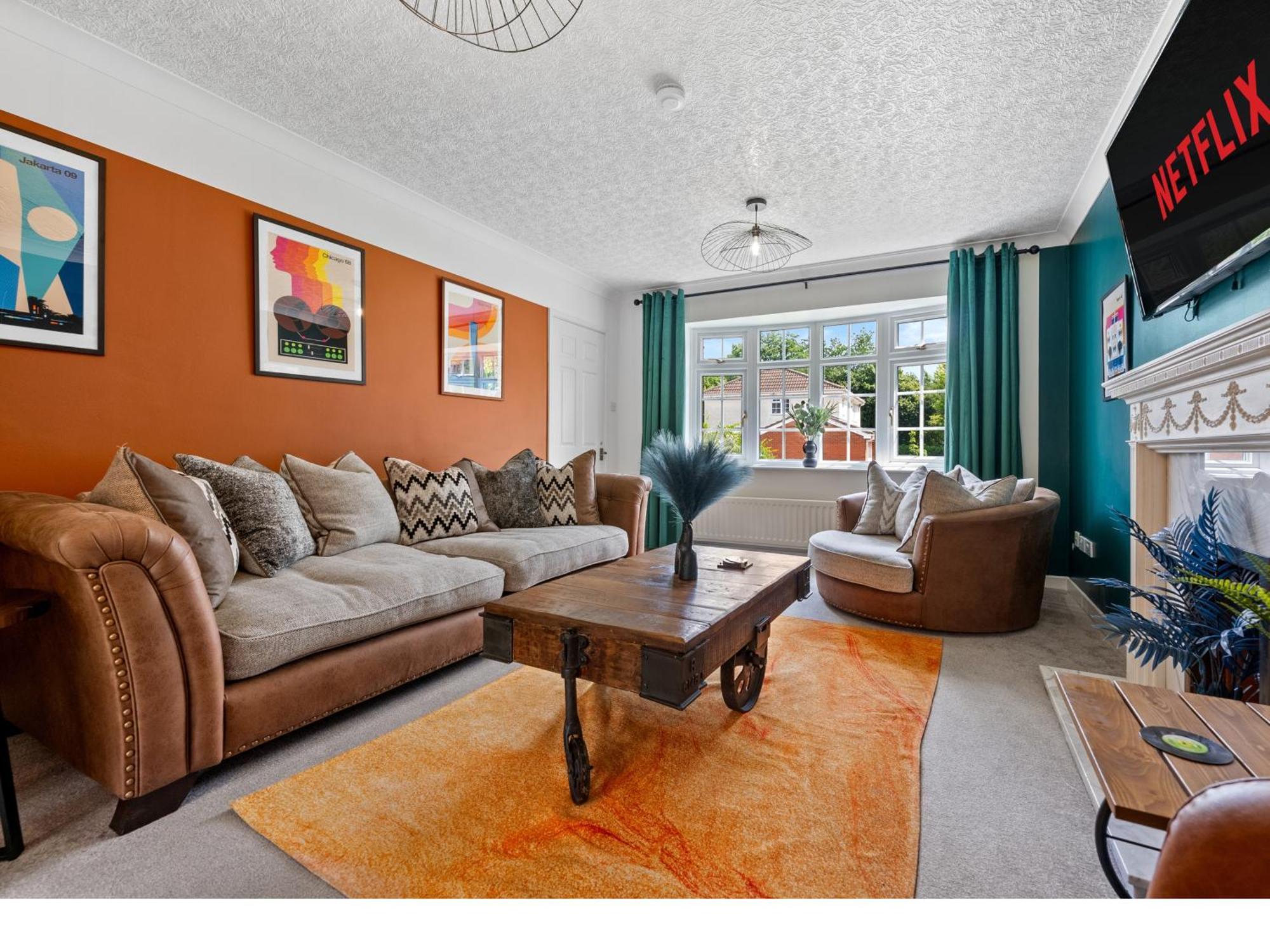 Contractors, Sleeps 8, 5 Bed, Driveway, Wi-fi