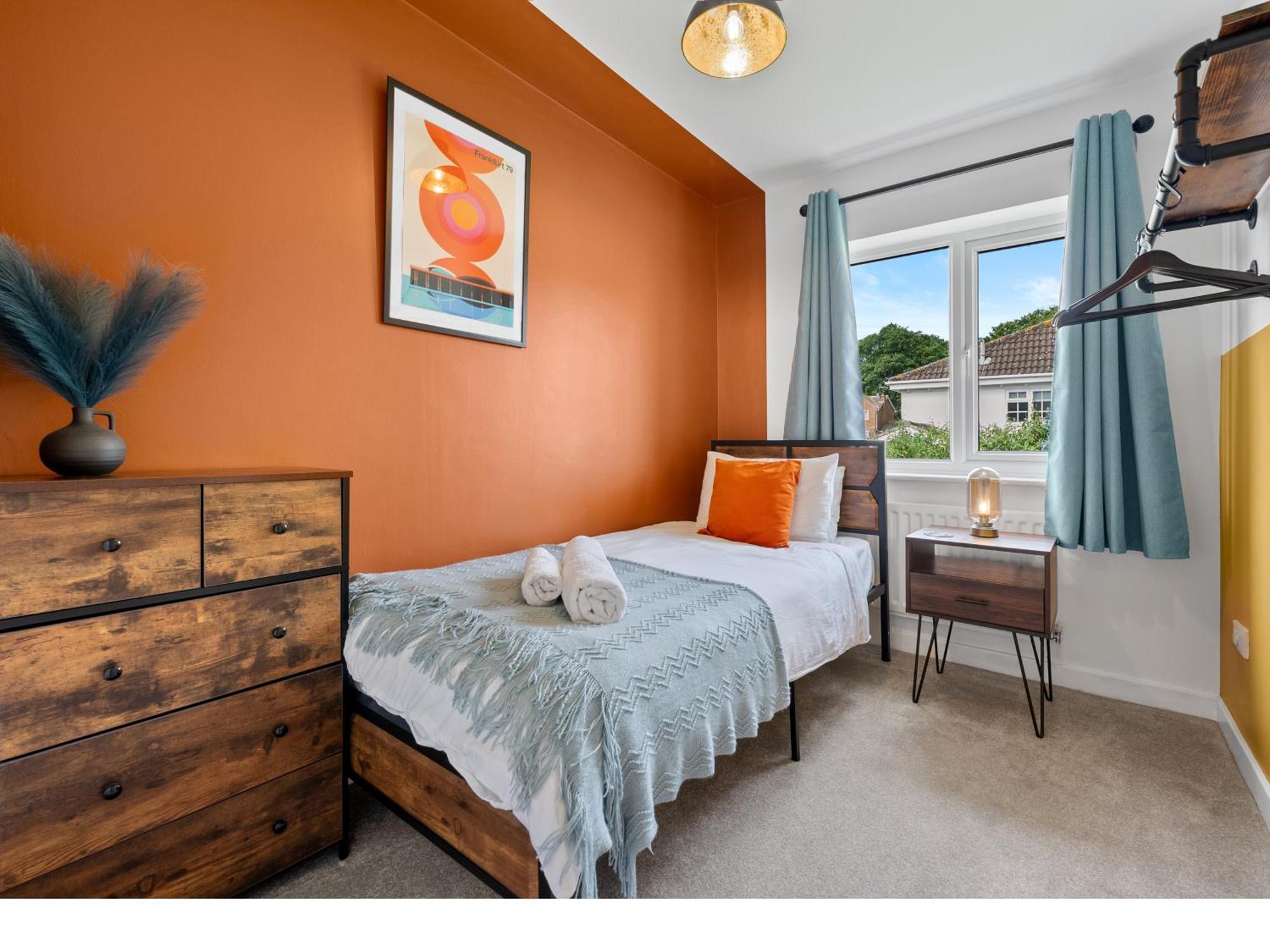 Holiday home Contractors, Sleeps 8, 5 Bed, Driveway, Wi-fi Birmingham