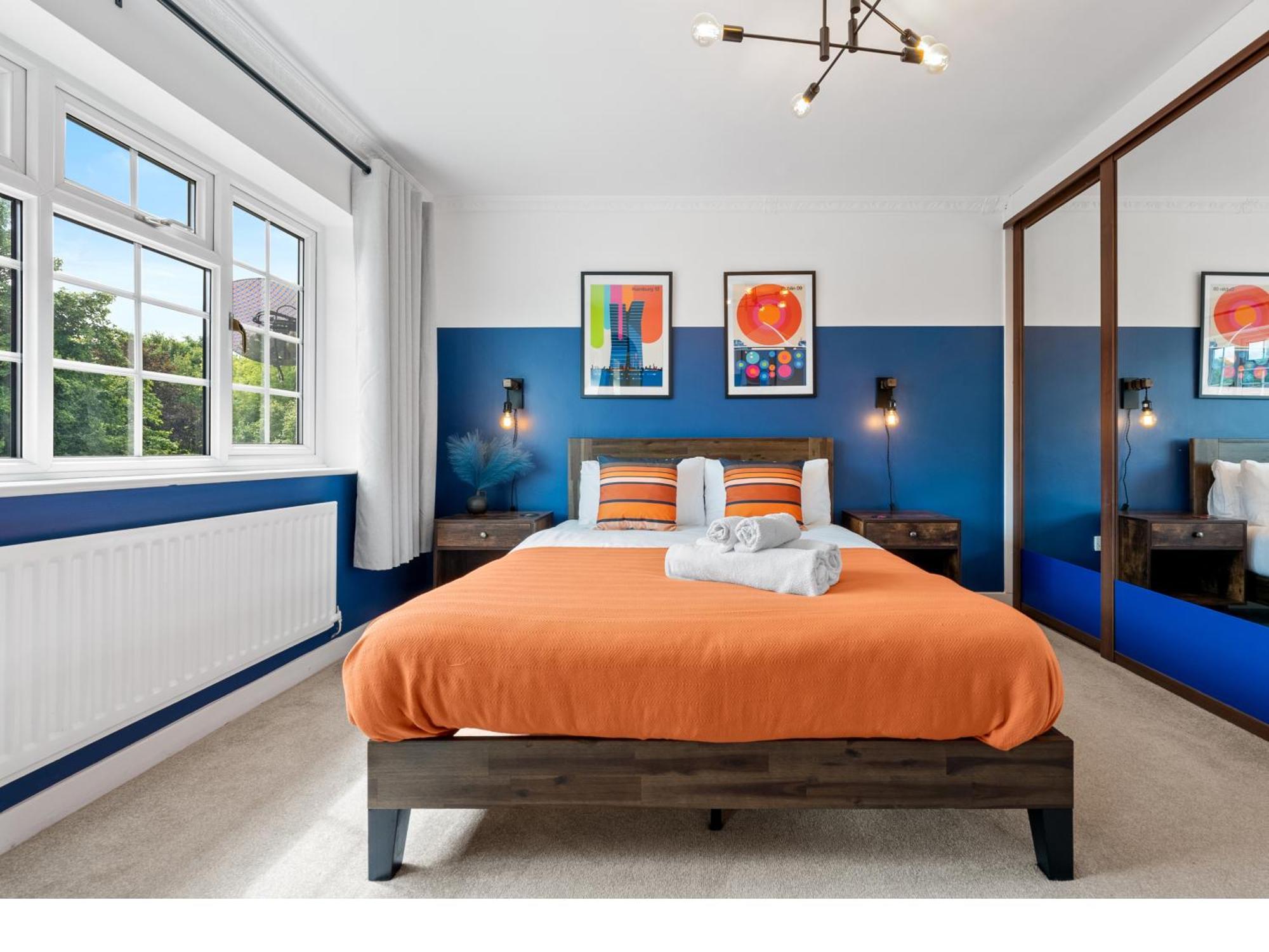 Contractors, Sleeps 8, 5 Bed, Driveway, Wi-fi * Birmingham