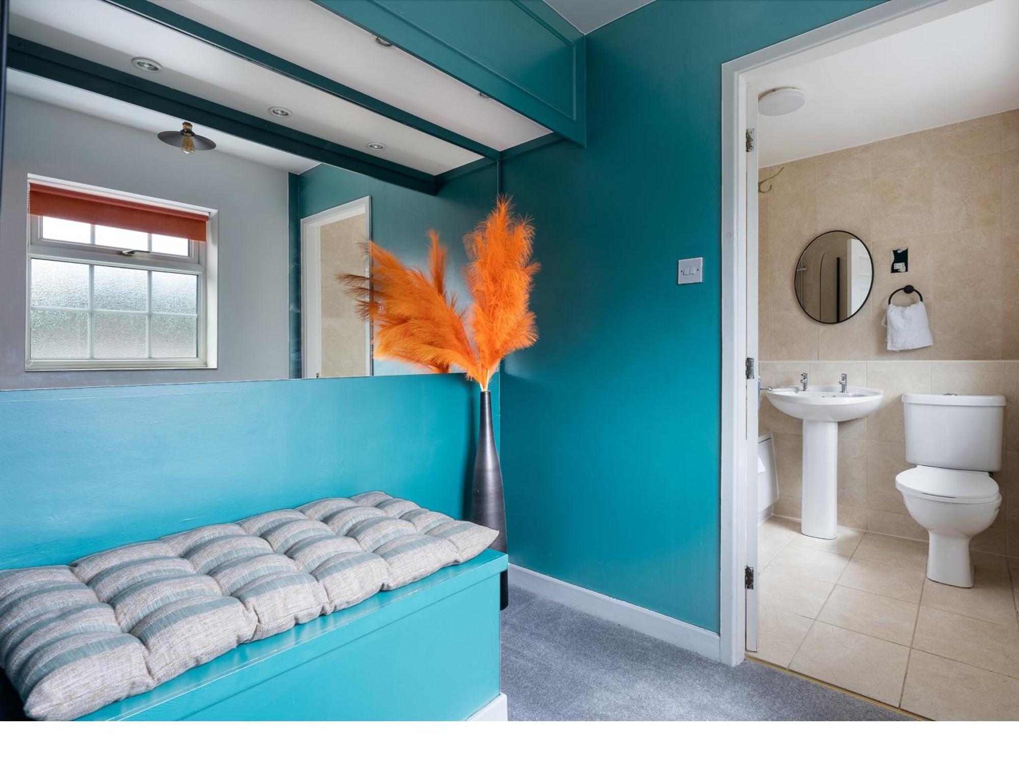 Contractors, Sleeps 8, 5 Bed, Driveway, Wi-fi