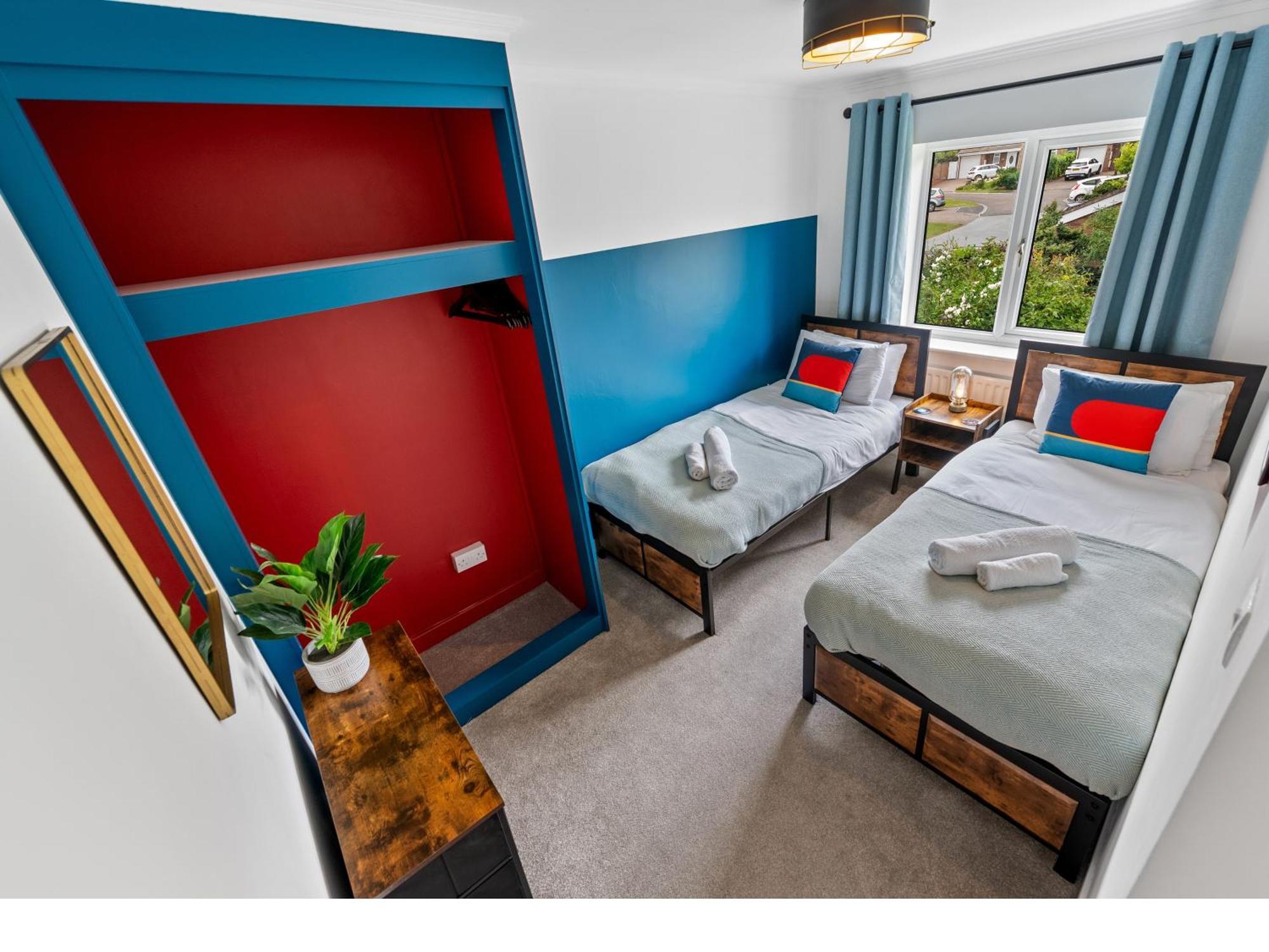 Holiday home Contractors, Sleeps 8, 5 Bed, Driveway, Wi-fi Birmingham