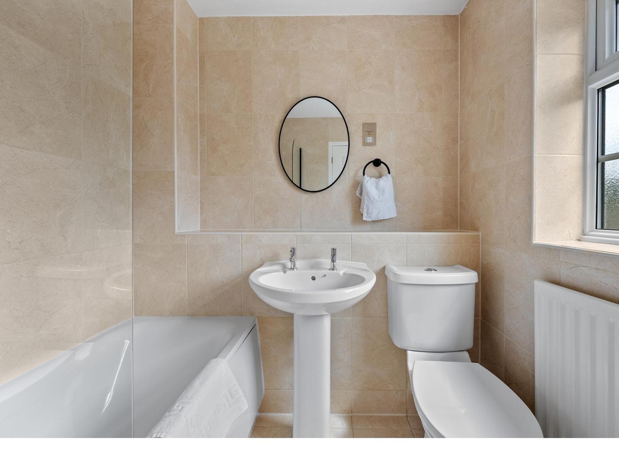 Contractors, Sleeps 8, 5 Bed, Driveway, Wi-fi * Birmingham