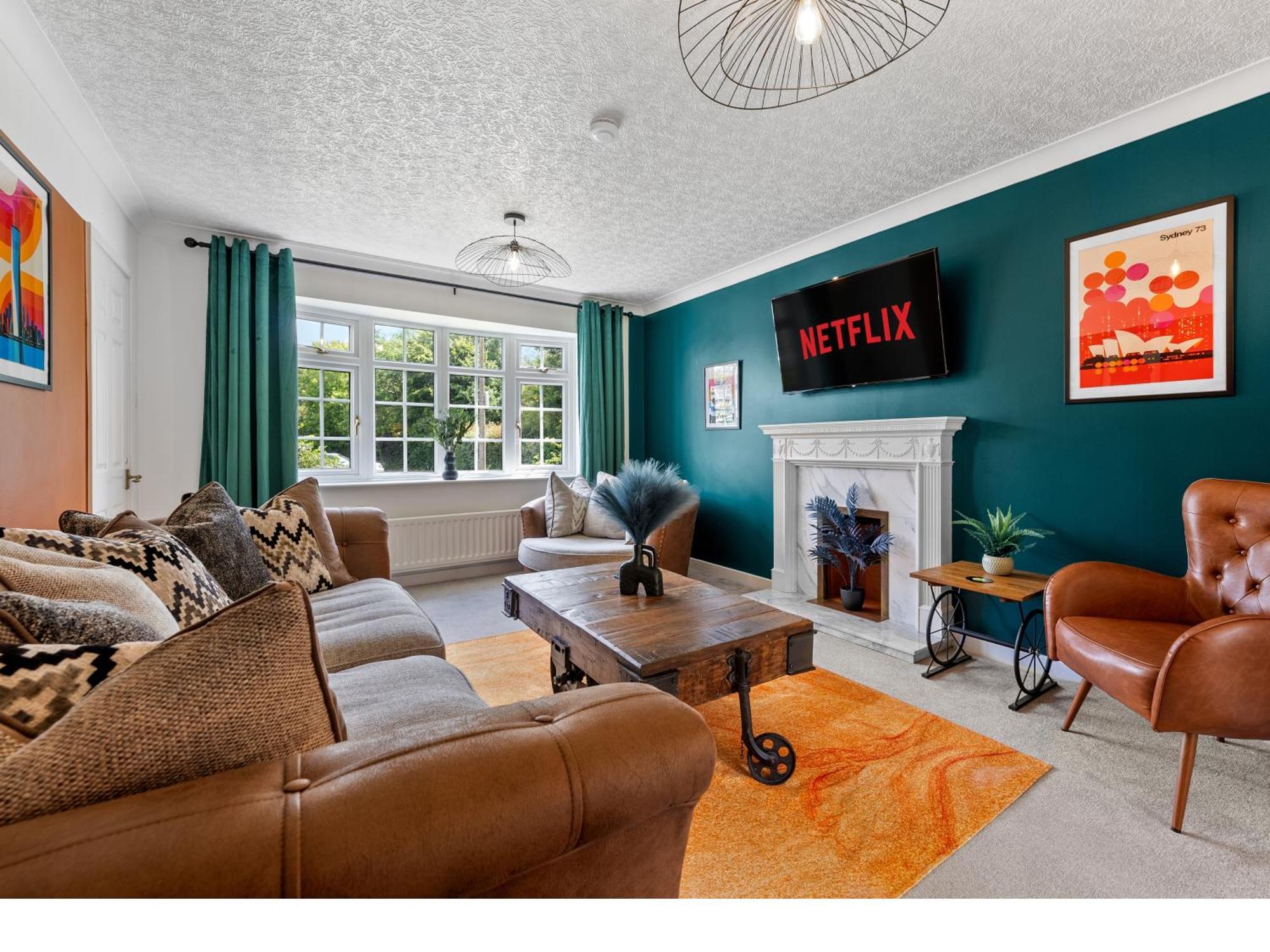 Contractors, Sleeps 8, 5 Bed, Driveway, Wi-fi