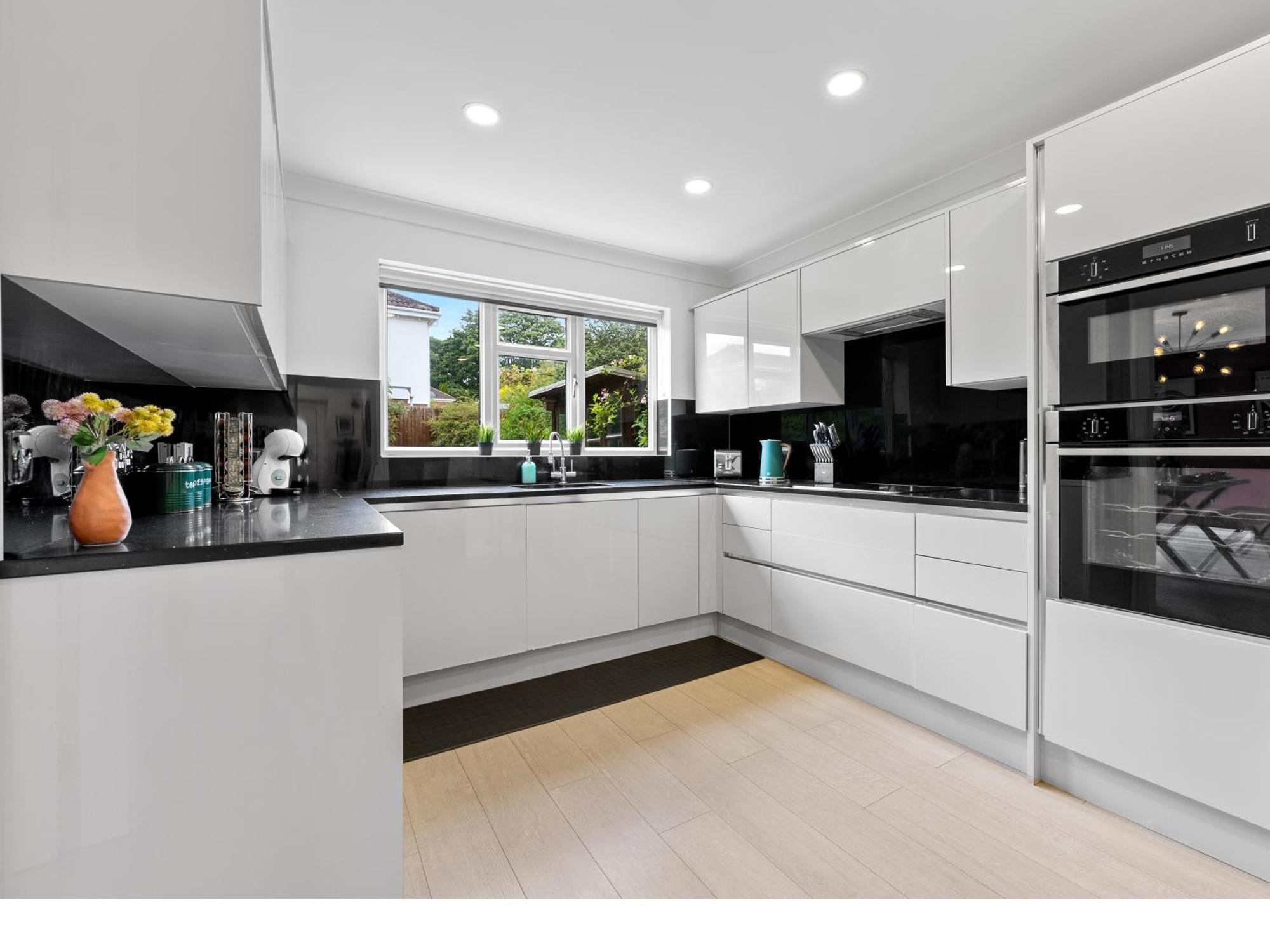 Holiday home Contractors, Sleeps 8, 5 Bed, Driveway, Wi-fi