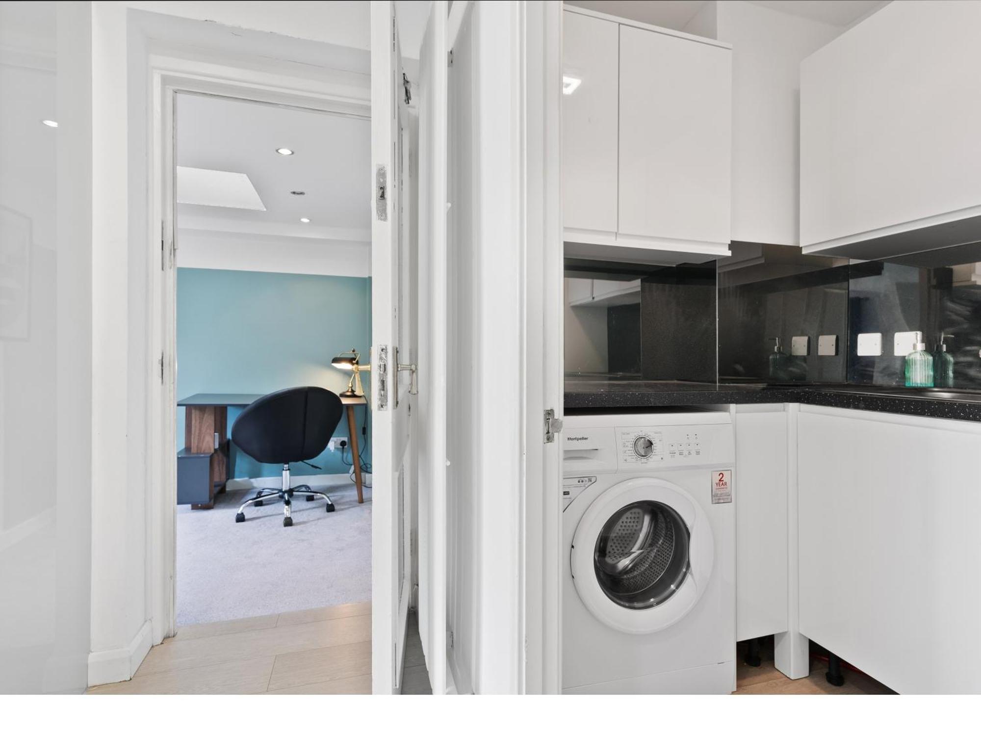 Contractors, Sleeps 8, 5 Bed, Driveway, Wi-fi