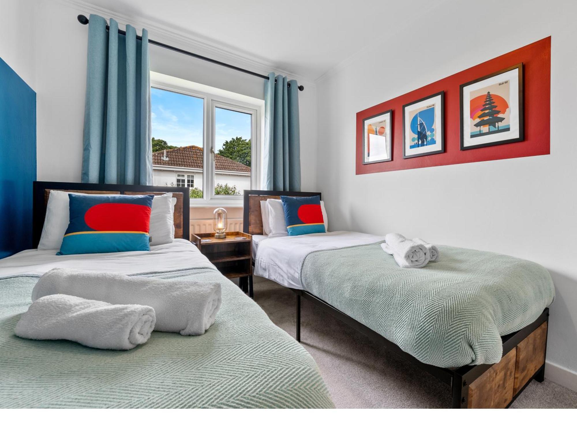 Contractors, Sleeps 8, 5 Bed, Driveway, Wi-fi Holiday home Birmingham